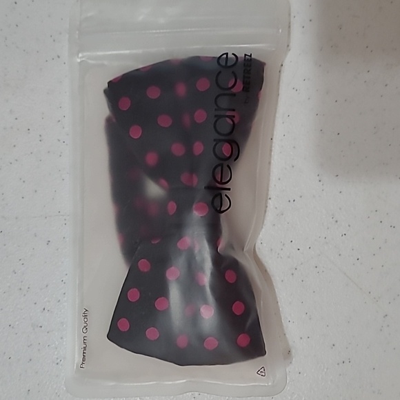 NWOT Retreez Black & Hot Pink polka-dot bowtie - Picture 2 of 3